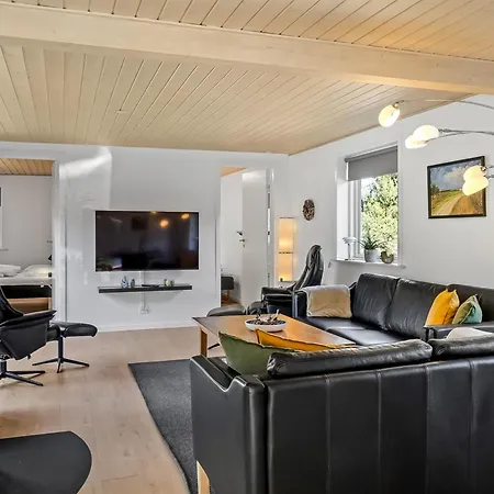 Bjarka - 2-9km From The Sea By Interhome Feriehus